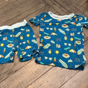 2T little sleepies short sleeves set beach